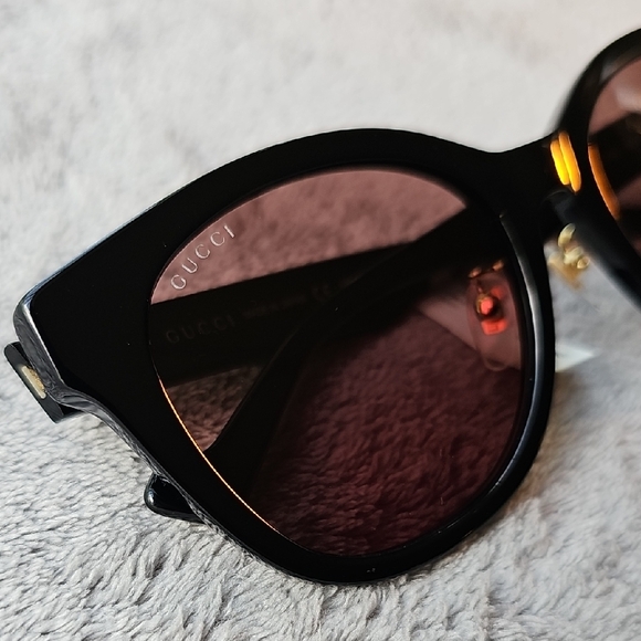 Gucci Black Sunglasses with Gold Case main image 10